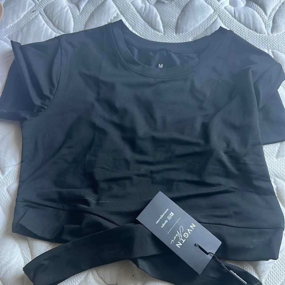 COPY - NVGTN crop size M NWT